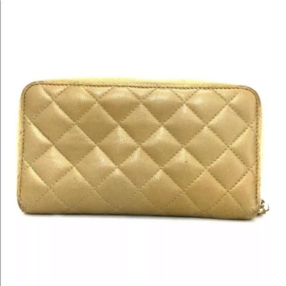 authentic CHANEL Quilted CC Logo Lambskin Zip - Picture 9 of 13